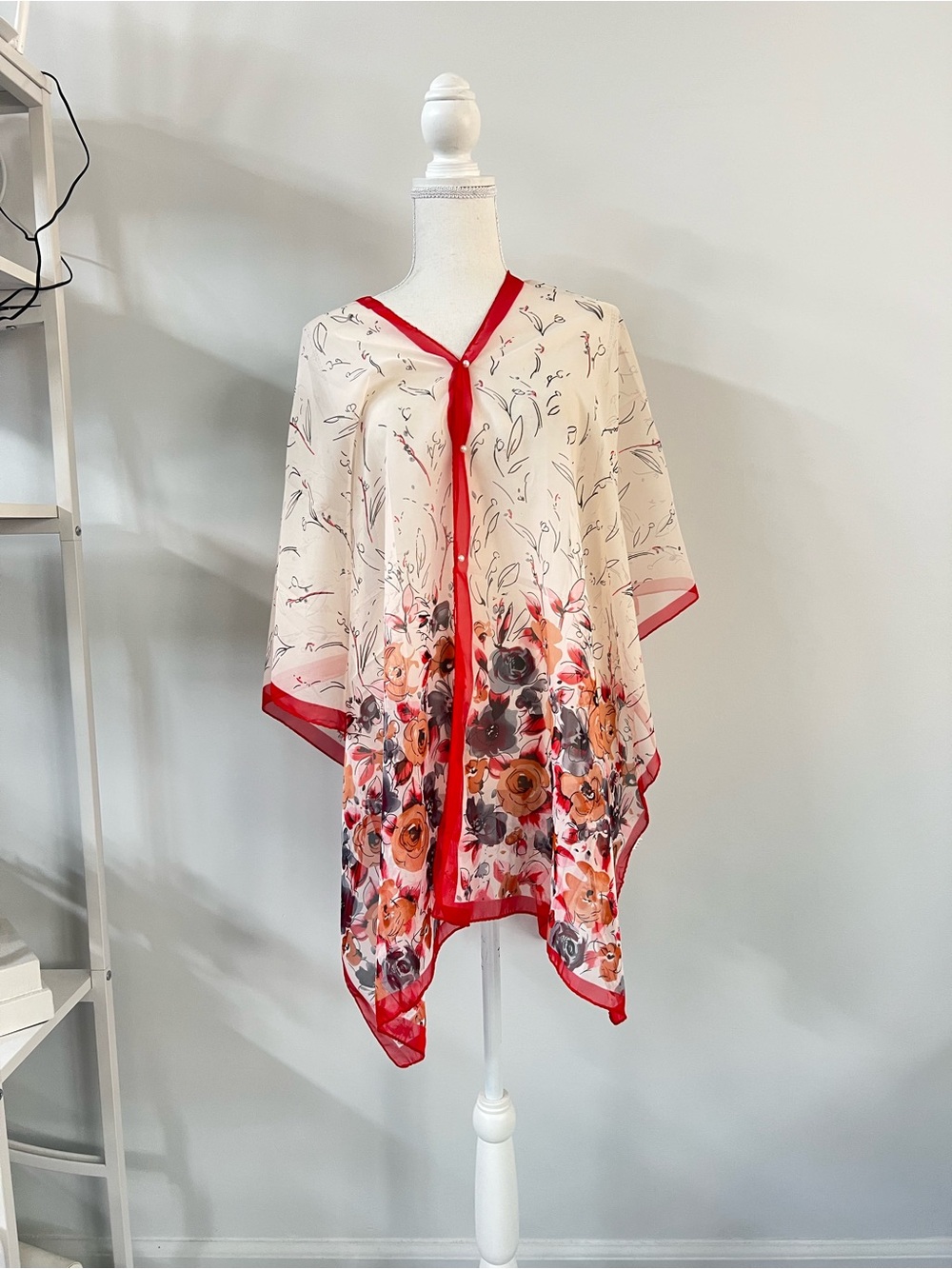 Red Gray Cream Cottagecore Floral Convertible Scarf Wrap Kimono NWT - Picture 4 of 9